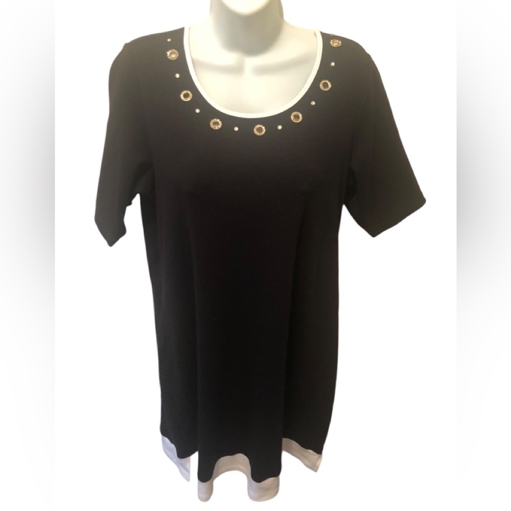 Quacker Factory Knit SS Dress Black White Sz. M Gold Rhinestone Detail At Neck